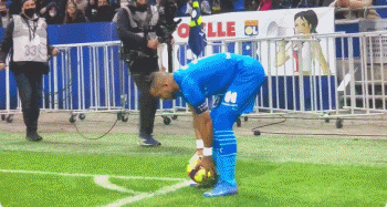 辽宁全场三分25中6，出现了高达23次失误