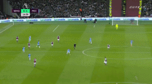 申京隔扣颜射亚当斯，后者按头锁喉遭申京“挑衅”：就扣你这混球