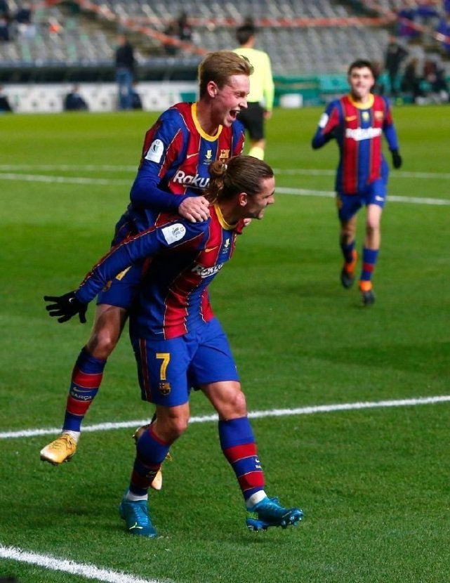 帅气，理发师晒阿森纳新援哲凯赖什新发型